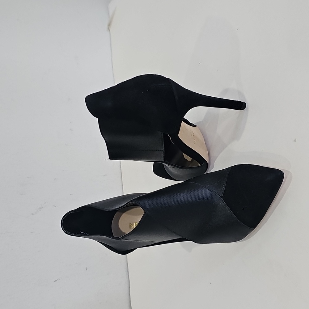 Nine West Black Elastic Cross Cross Suede Point Toe Cut Out Side Heel Pump  5.5